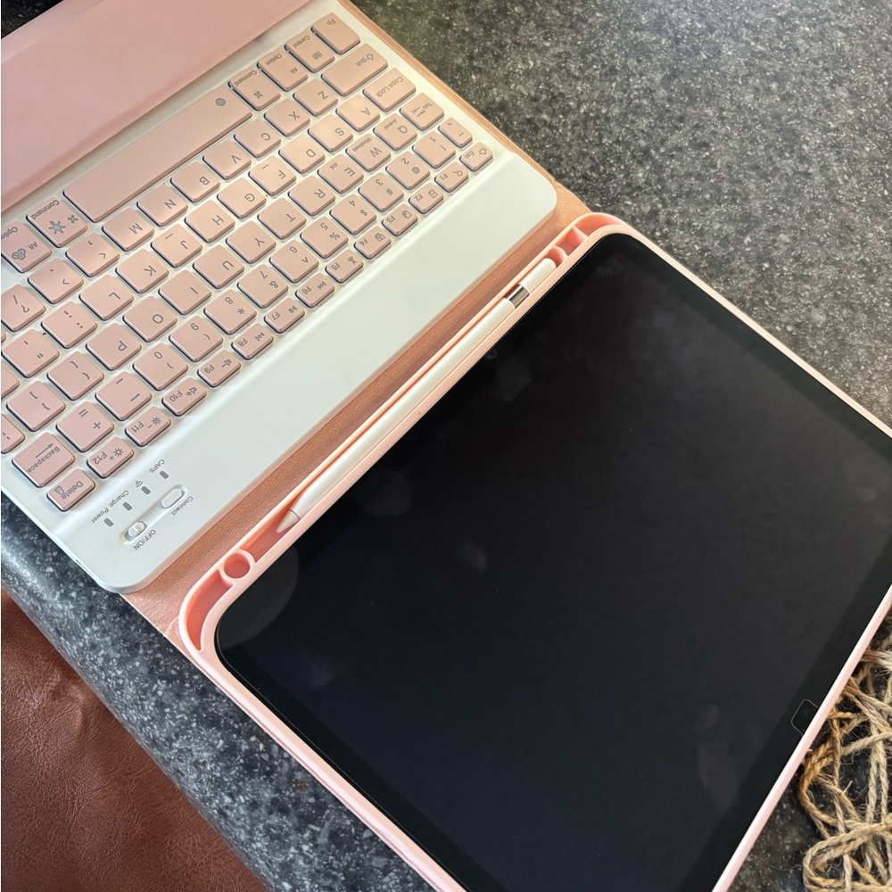 Apple 11inch A16 chip with WIFI 128GB with Apple pen